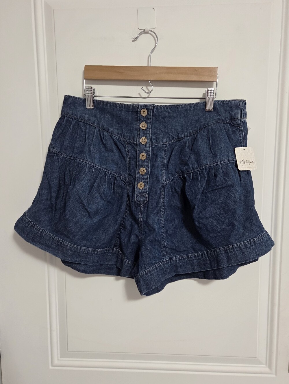 NWT - Free People We The Free Women's Fleur Denim Shorts - Size L